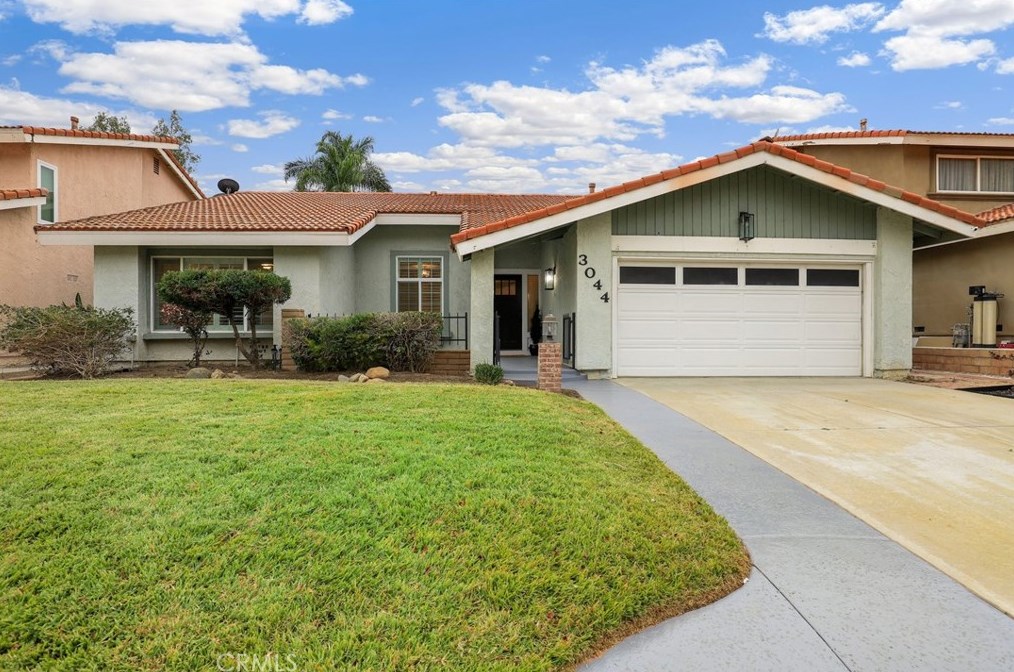 3044 Mountain Top Dr, Highland, CA 92346-4848