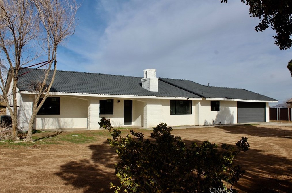15080 Blackfoot Rd, Apple Valley, CA 92307