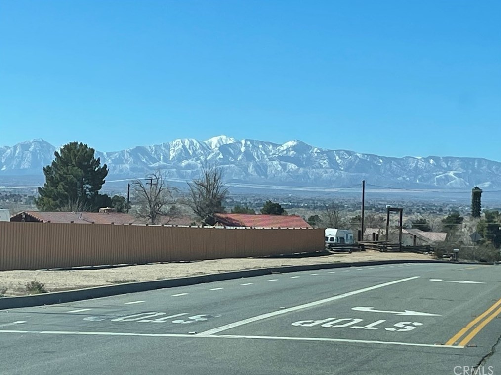 16111 Wintun Rd, Apple Valley, CA 92307-2436