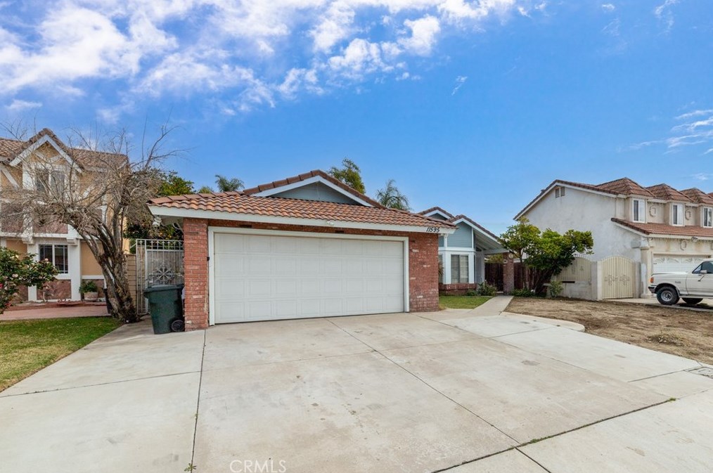 11595 Oakwood Dr, Fontana, CA 92337-0615