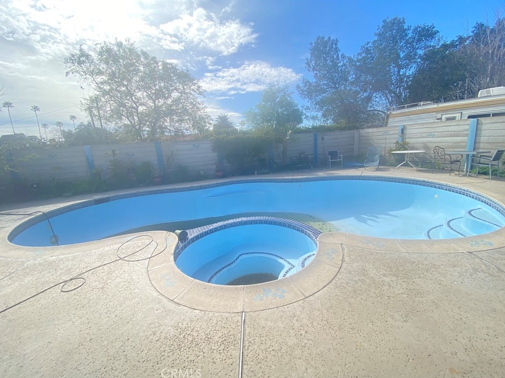 16473 Ivy Ave, Fontana, CA 92335-3353
