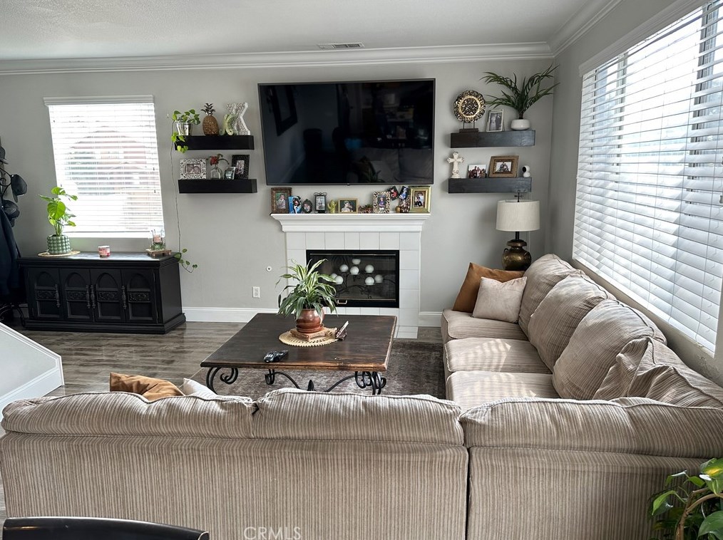 5814 Pine Valley Dr, Fontana, CA 92336-5123