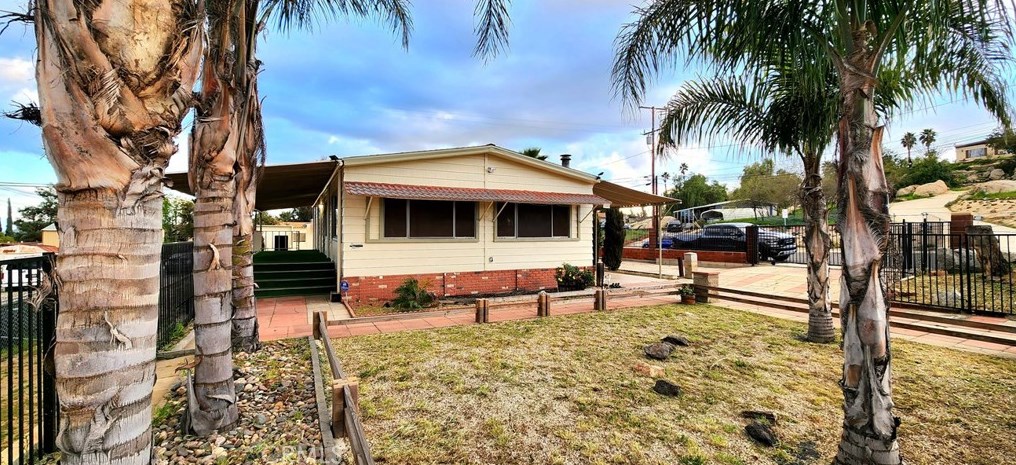 1093 Navajo Rd, Perris, CA 92570
