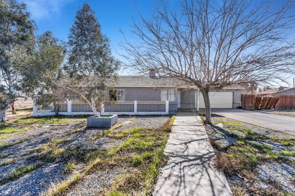 13051 Ojai Rd, Apple Valley, CA 92308-6420