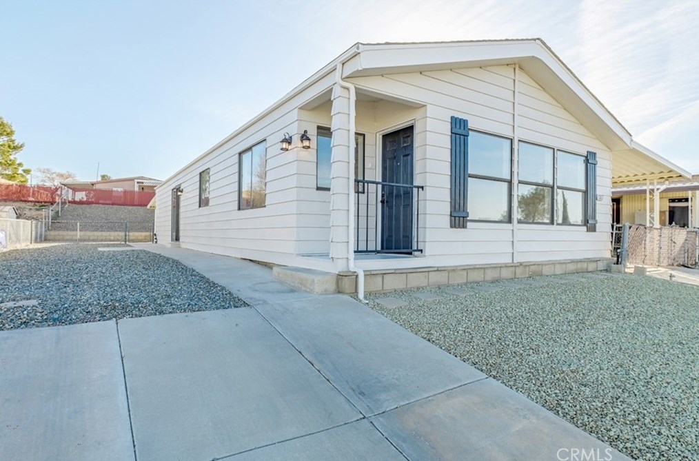 13877 Tam O Shanter Dr, Victorville, CA 92395