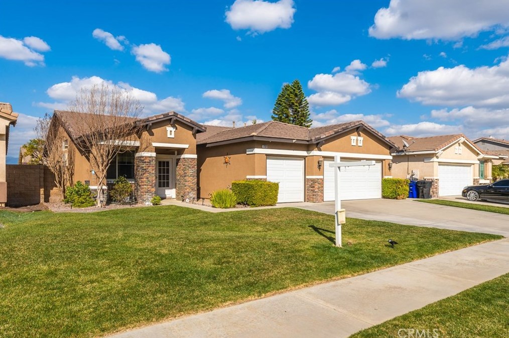 17332 Redmaple St, Fontana, CA 92337-6832