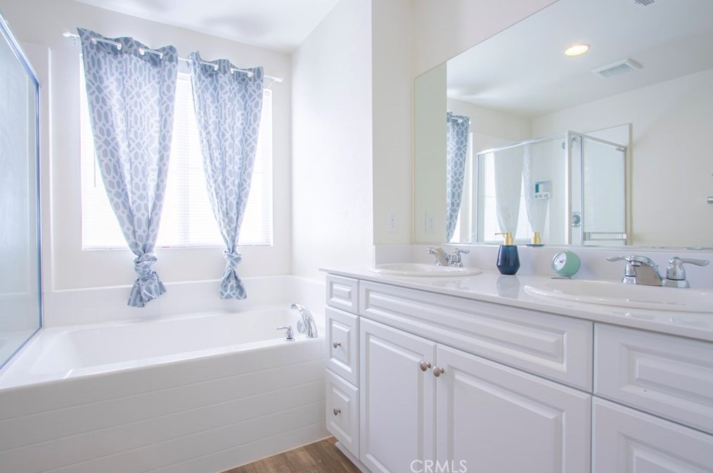 2514 Mulberry Ln, Palmdale CA  93551-6137 exterior