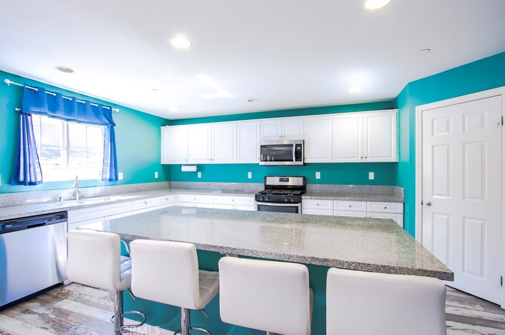 2514 Mulberry Ln, Palmdale CA  93551-6137 exterior