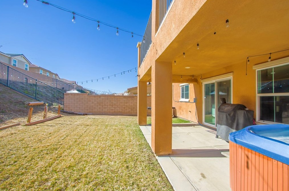 2514 Mulberry Ln, Palmdale CA  93551-6137 exterior