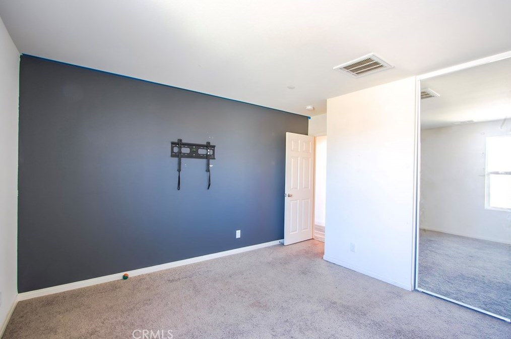 2514 Mulberry Ln, Palmdale CA  93551-6137 exterior