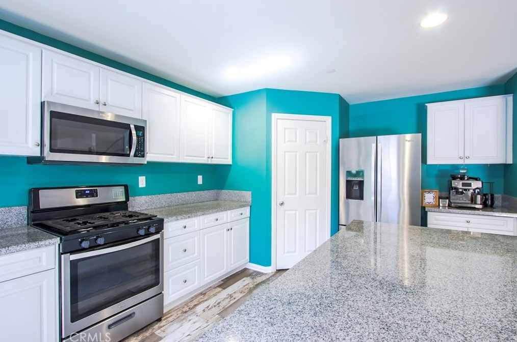 2514 Mulberry Ln, Palmdale CA  93551-6137 exterior