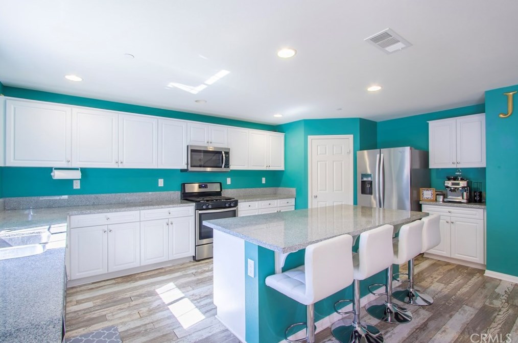 2514 Mulberry Ln, Palmdale CA  93551-6137 exterior