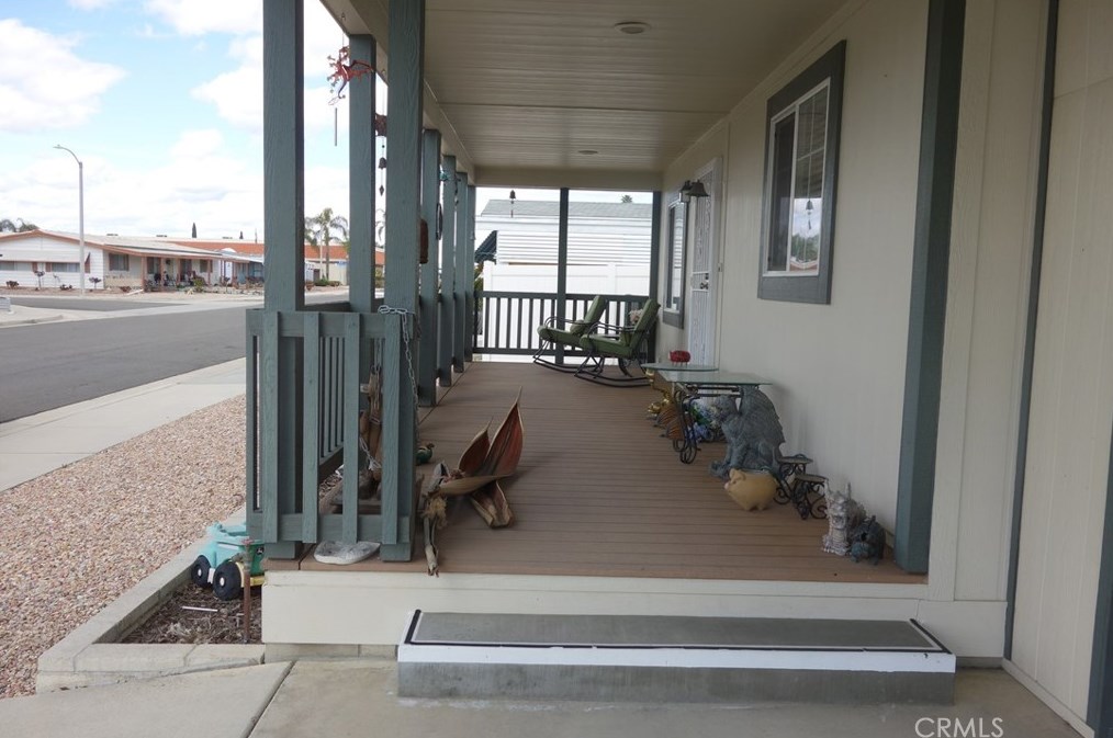 1070 Tierra Linda Dr, Hemet, CA 92543-6954