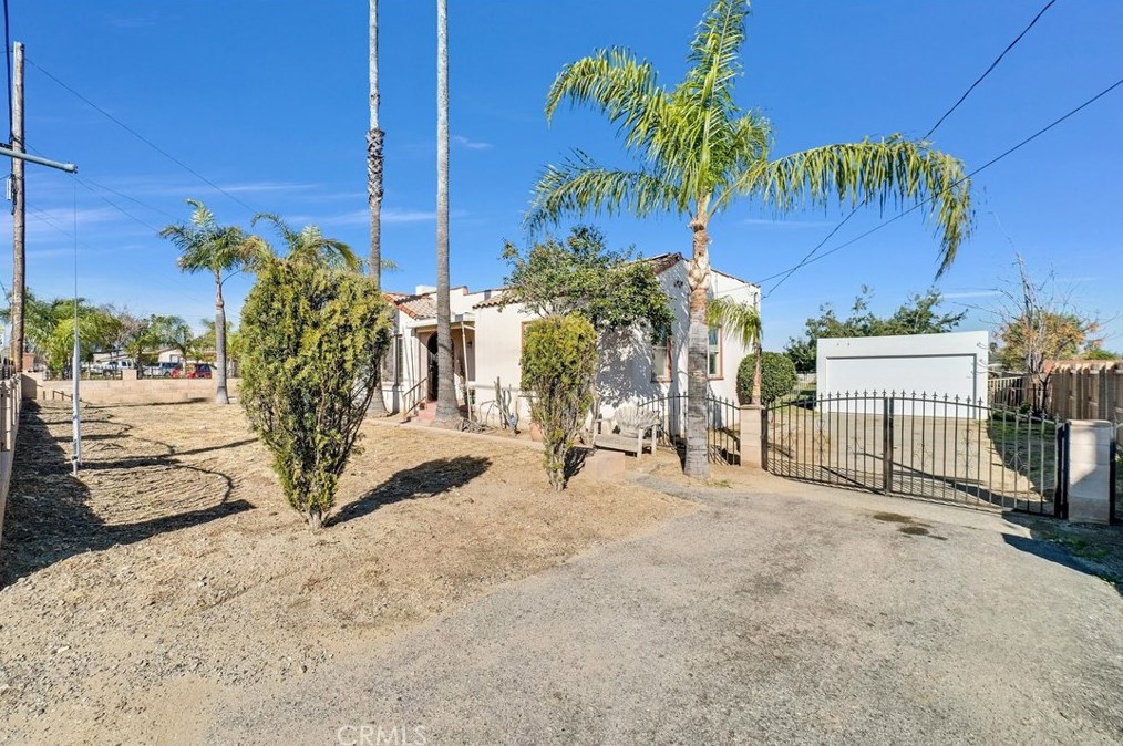 9667 Linden Ave, Bloomington, CA 92316