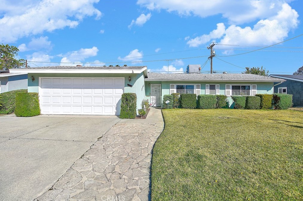 634 W Van Koevering St, Rialto, CA 92376