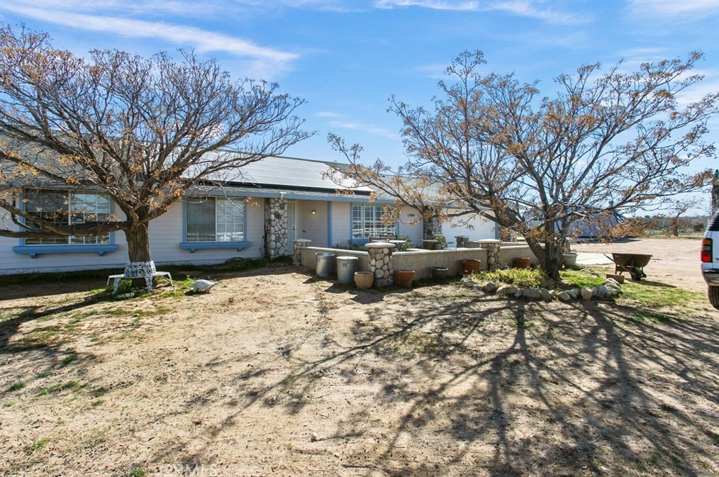 11433 Buttemere Rd, Phelan CA  92371-4245 exterior