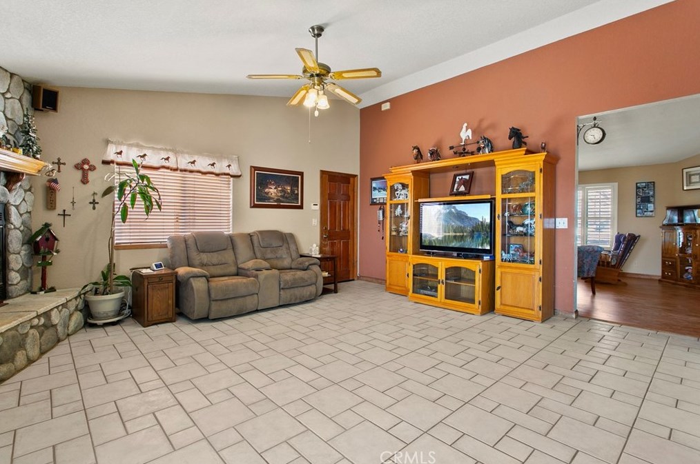 11433 Buttemere Rd, Phelan CA  92371-4245 exterior