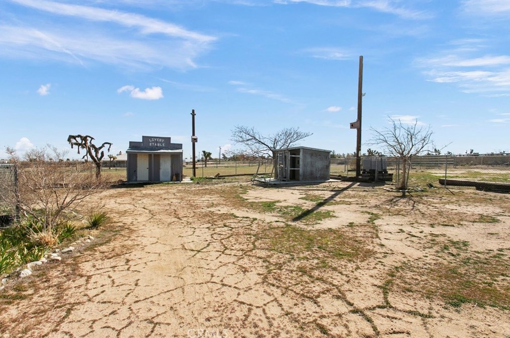 11433 Buttemere Rd, Phelan CA  92371-4245 exterior