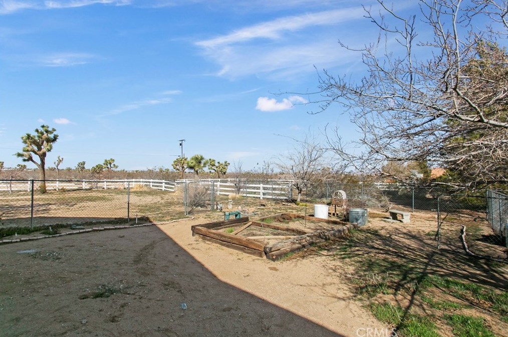 11433 Buttemere Rd, Phelan CA  92371-4245 exterior