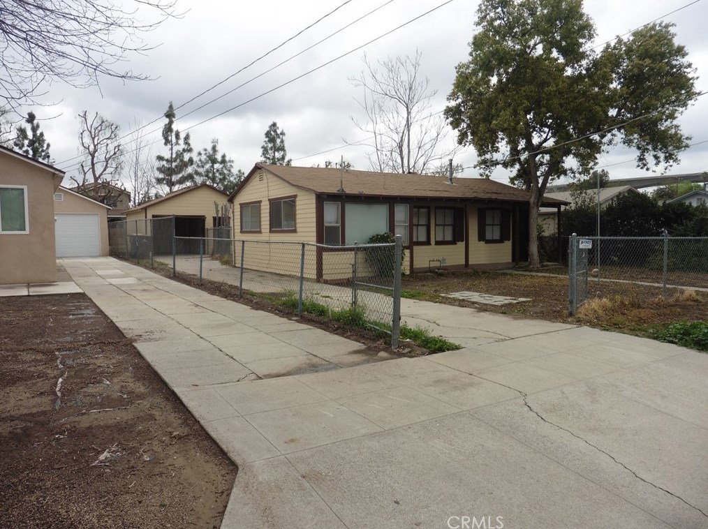 1750 Mathews St, Riverside, CA 92507