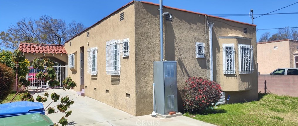 10334 Harvard Blvd, Los Angeles CA  90047-4234 exterior