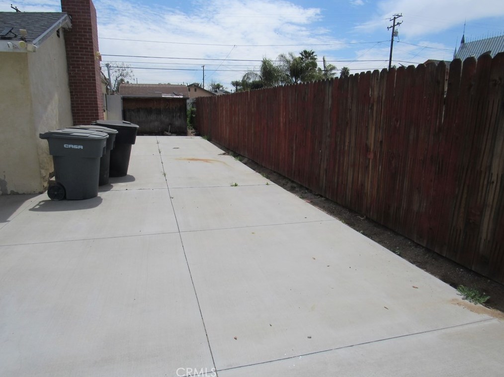 339 W 2nd St, Perris, CA 92570