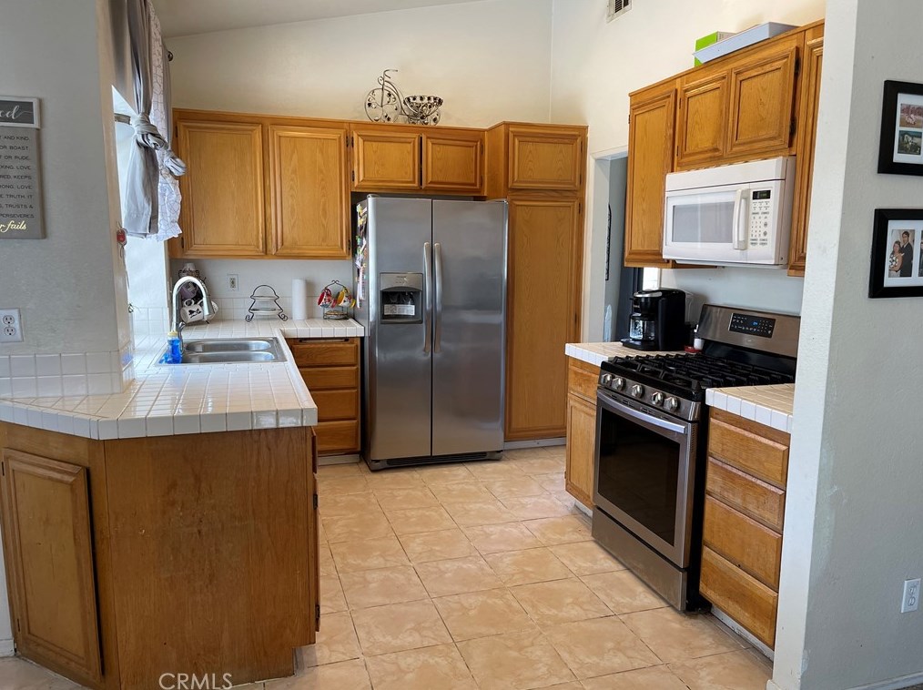 13035 San Carlos Ct, Victorville, CA 92392