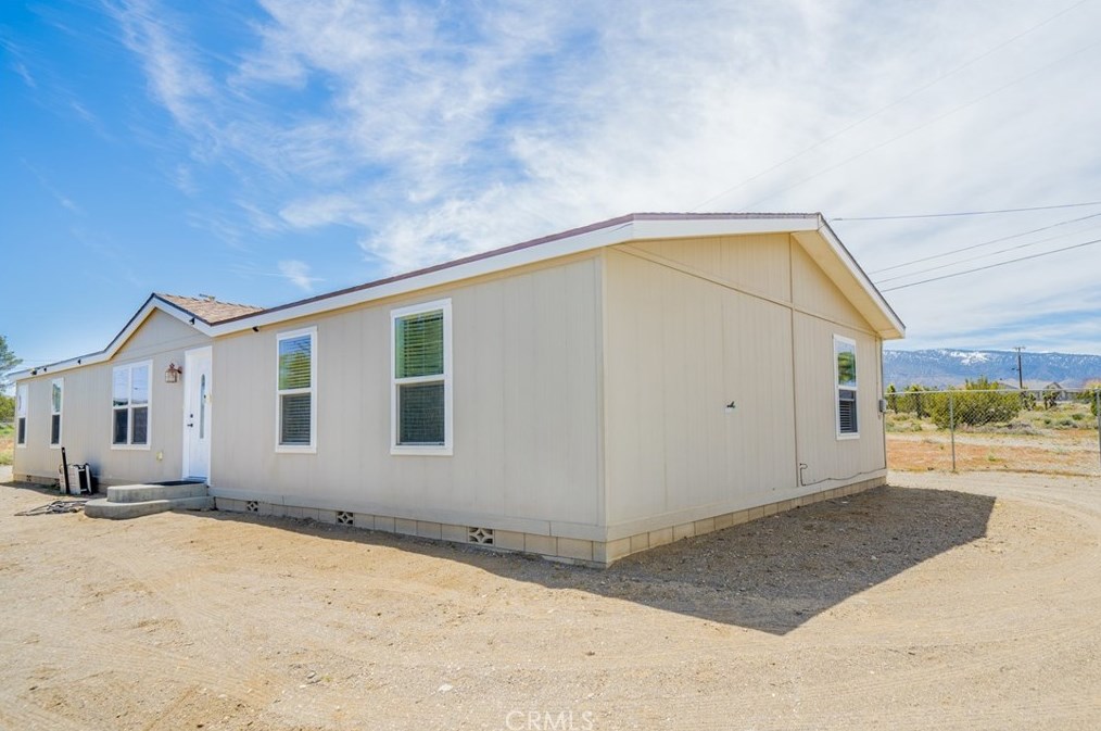 3520 Smoke Tree Rd, Phelan, CA 92371