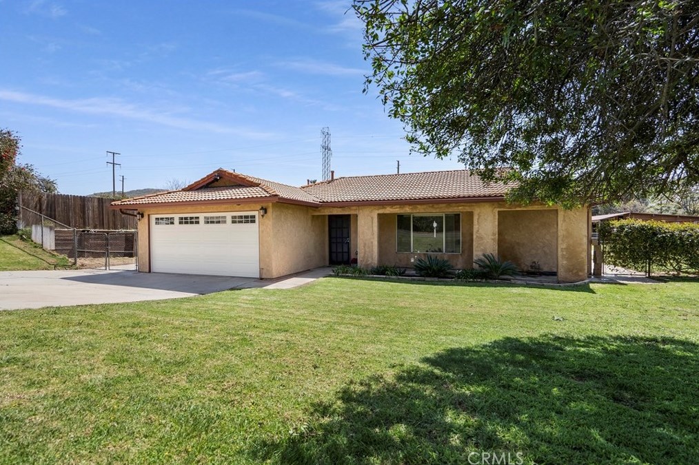 2260 Gail Dr, Riverside, CA 92509