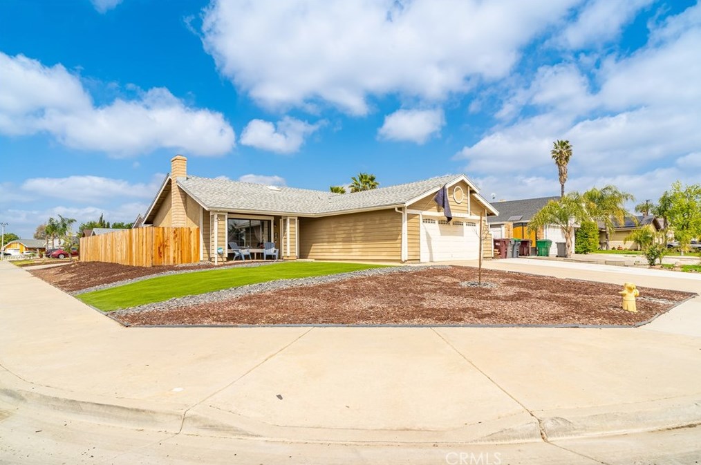 14583 Sylvester Dr, Moreno Valley, CA 92553-4927