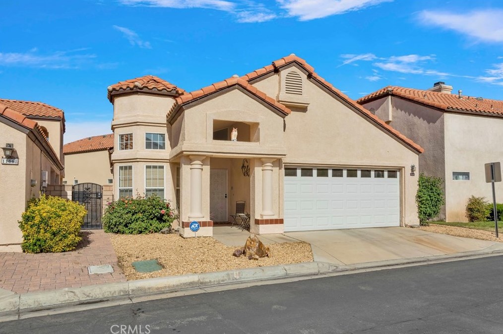 11574 Winifred Dr, Apple Valley, CA 92308-4905