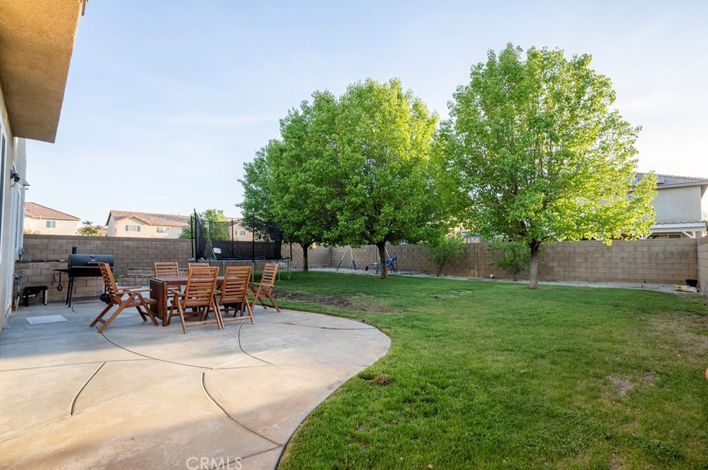 43249 Yaffa St, Lancaster, CA 93535