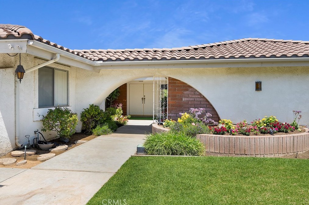 1115 Via Vallarta, Riverside, CA 92506
