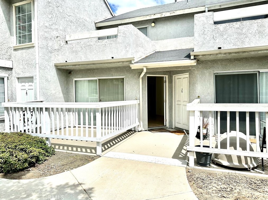 164 W Walnut Ave #b, Rialto, CA 92376