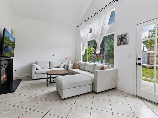 1801 Carolann St, Pomona CA  91766-5576 exterior