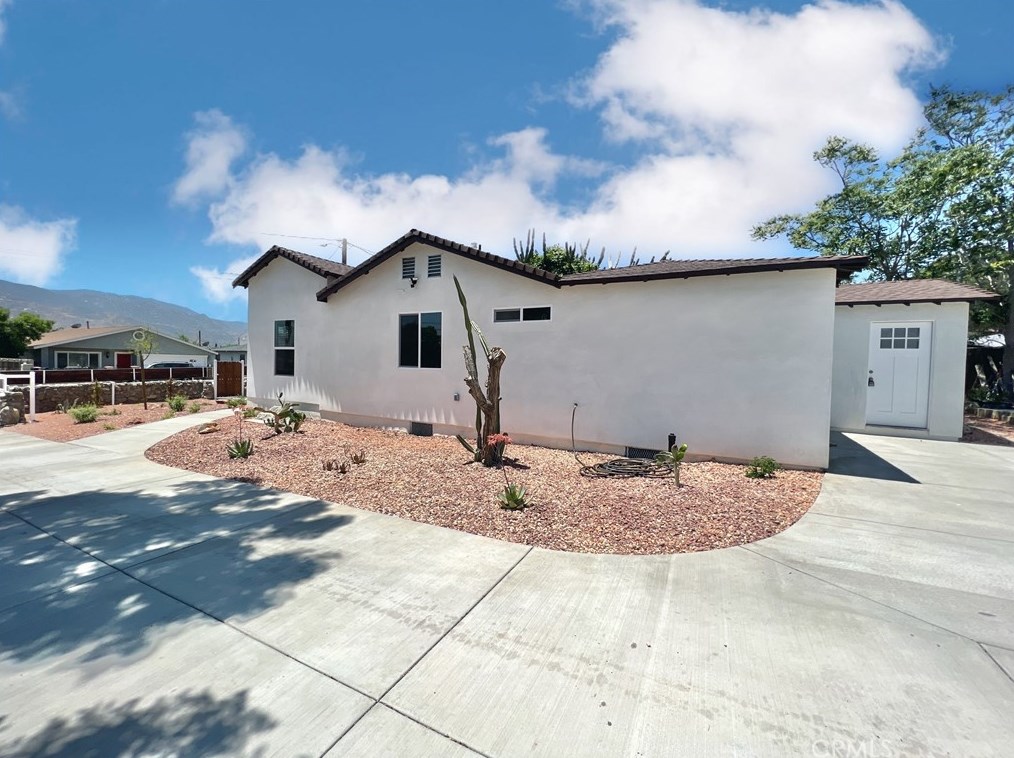 1521 Nicolet St, Banning CA  92220-5772 exterior