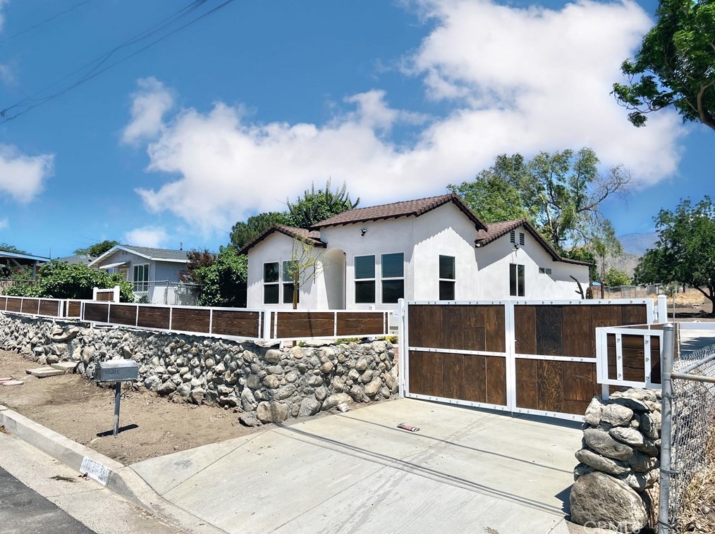 1521 Nicolet St, Banning CA  92220-5772 exterior