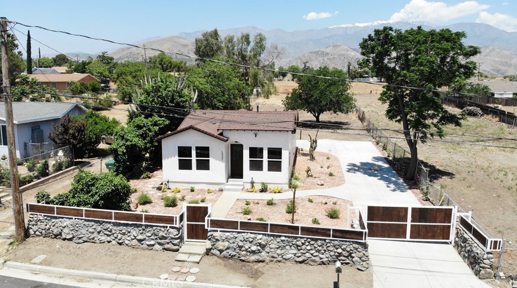 1521 Nicolet St, Banning CA  92220-5772 exterior