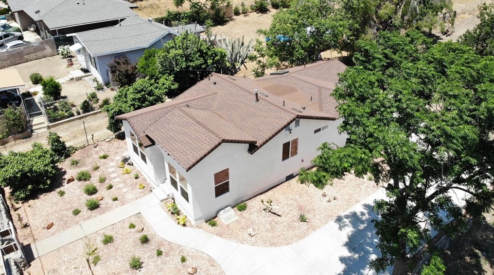 1521 Nicolet St, Banning CA  92220-5772 exterior