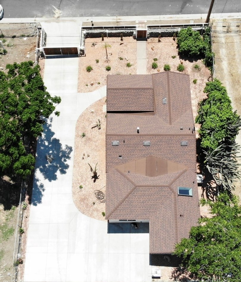 1521 Nicolet St, Banning CA  92220-5772 exterior