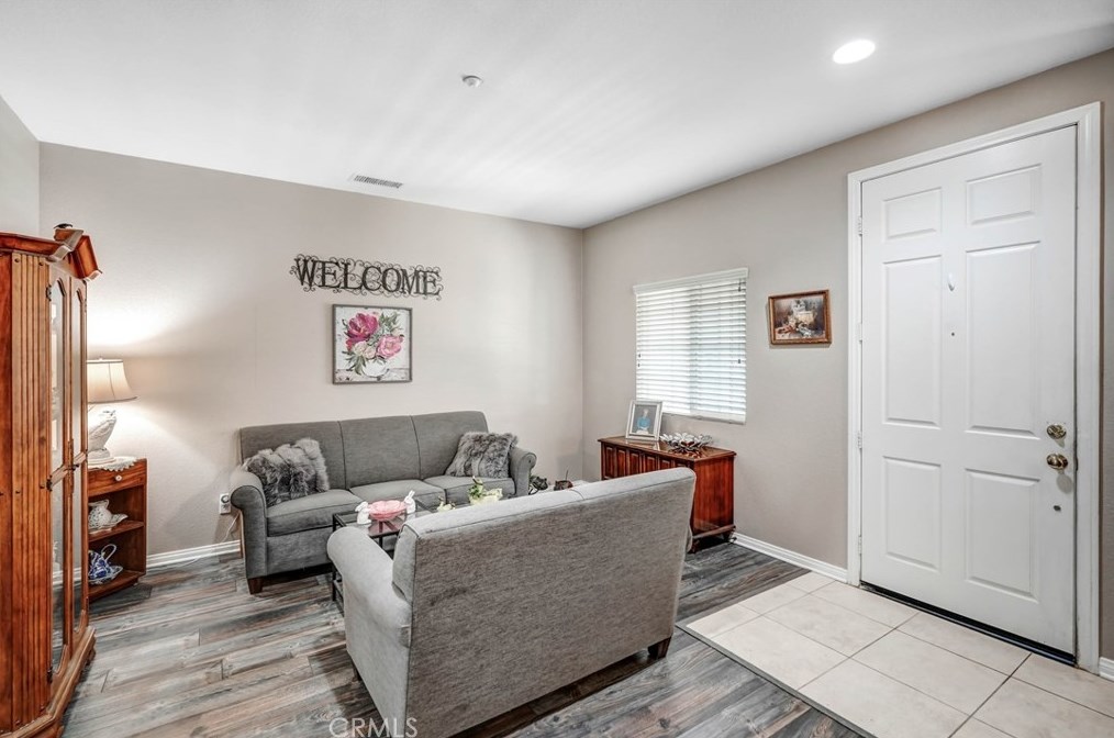 16577 Montgomery Ct, Fontana, CA 92336-2081