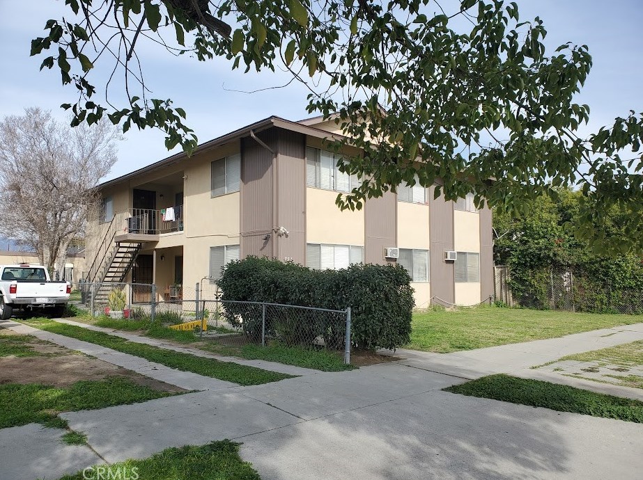 753 F St, Colton, CA 92324-2116