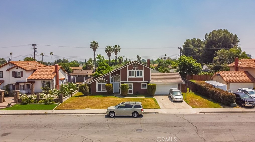 423 E Winchester Dr, Rialto, CA 92376