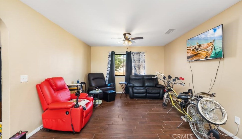 12364 Sholic Rd, Apple Valley, CA 92308-6993