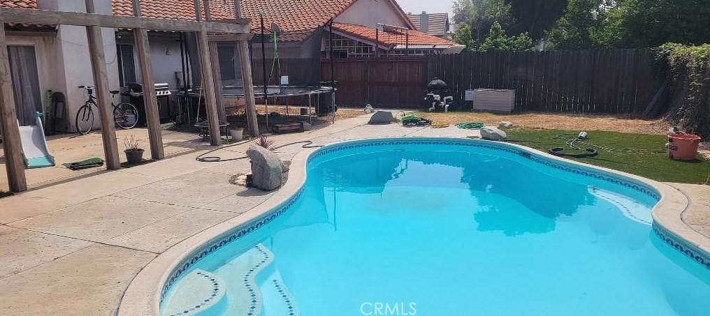 13683 Berkeley Ct, Fontana, CA 92336-3408