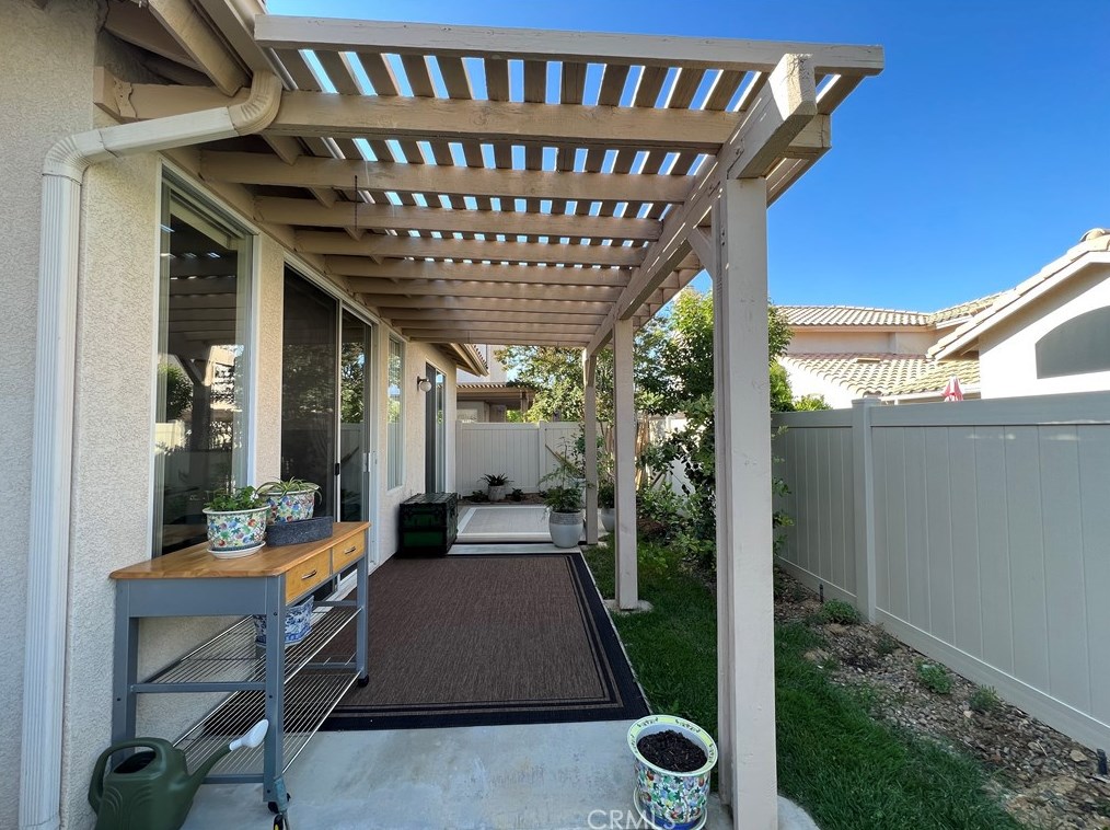 1290 Green Island St, Banning CA  92220-5495 exterior