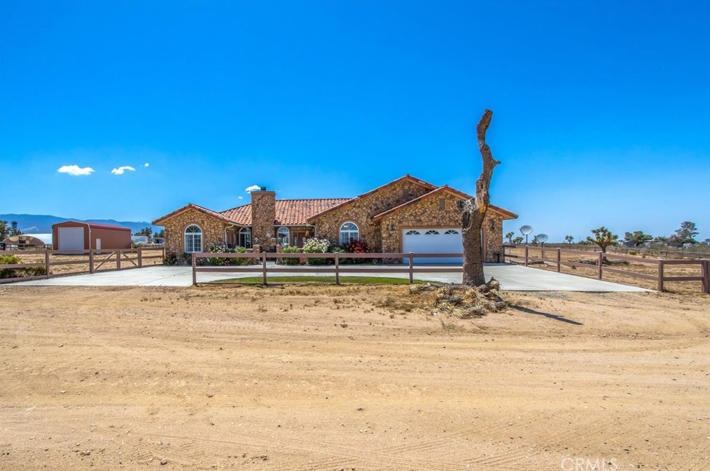 11380 Rochester Rd, Phelan, CA 92371