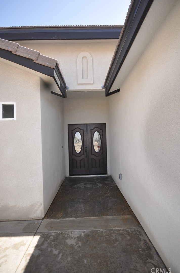 6075 La Mesa Rd, Phelan, CA 92371