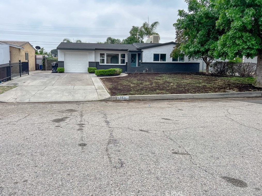 754 Long Beach Dr, Colton, CA 92324