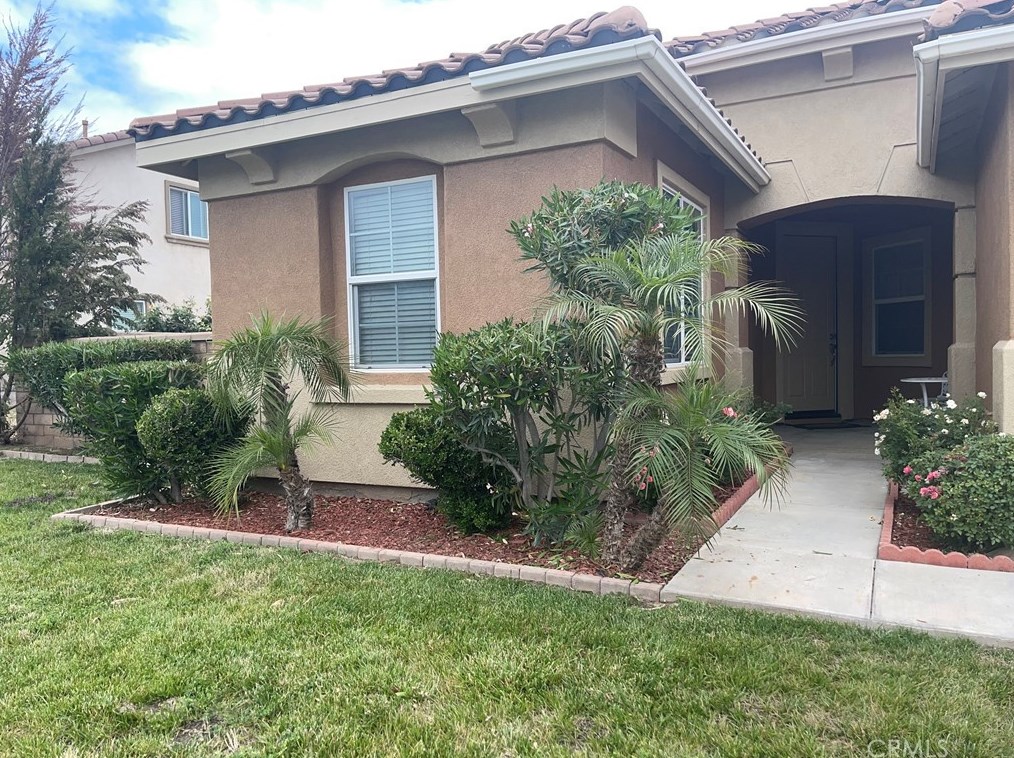 1045 Cornflower Dr, Hemet, CA 92545-6371